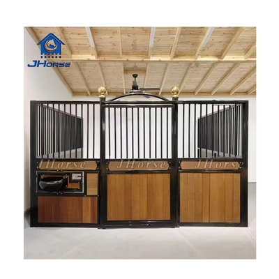 सुंदर व्यावहारिक घोड़े का स्टॉल आसान स्थापित करने के लिए अनुकूलित यूरोपीय घोड़े का स्टॉल