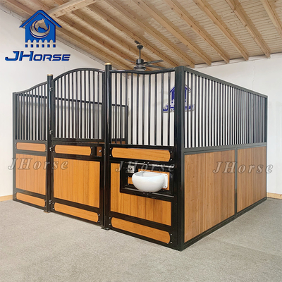 घोड़े के लिए स्थायी आवास के लिए विशाल लंबाई और ऊंचाई