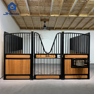 अनुकूलित सुरक्षित डिज़ाइन बांस घोड़ा अस्तबल घोड़ा स्टाल फ्रंट्स सामाजिककरण खिड़की के साथ